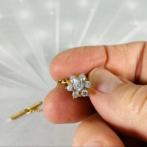 Beautiful high end men’s tie tack with chain flower CZ gold filled. - Picture 2 of 5